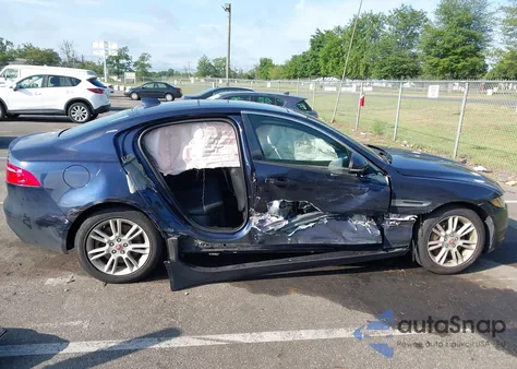 2018 Jaguar Xe 25T Premium z USA, uszkodzony, nr VIN SAJAJ4FX7JCP20474